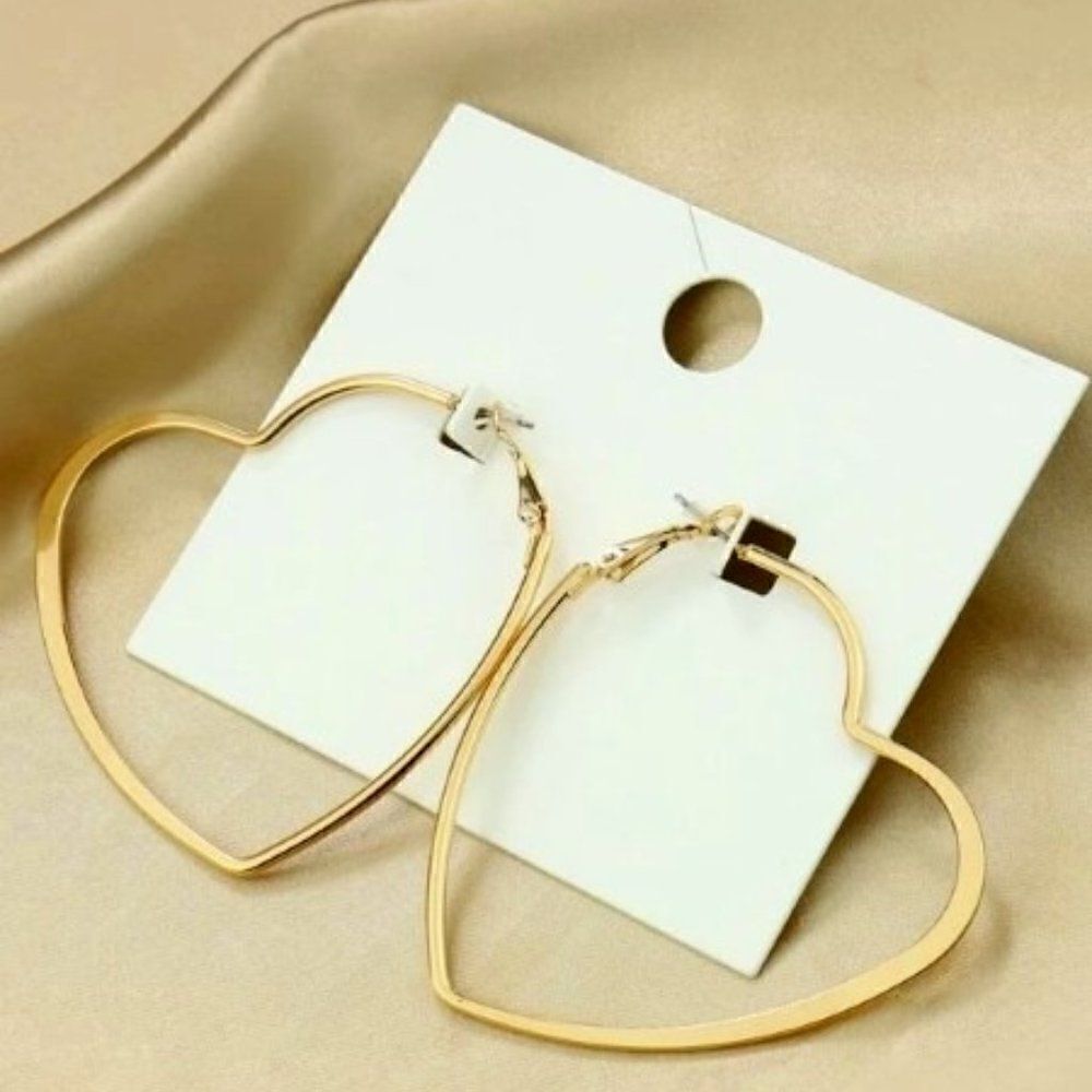 GOLD HEART DANGLE EARRINGS 